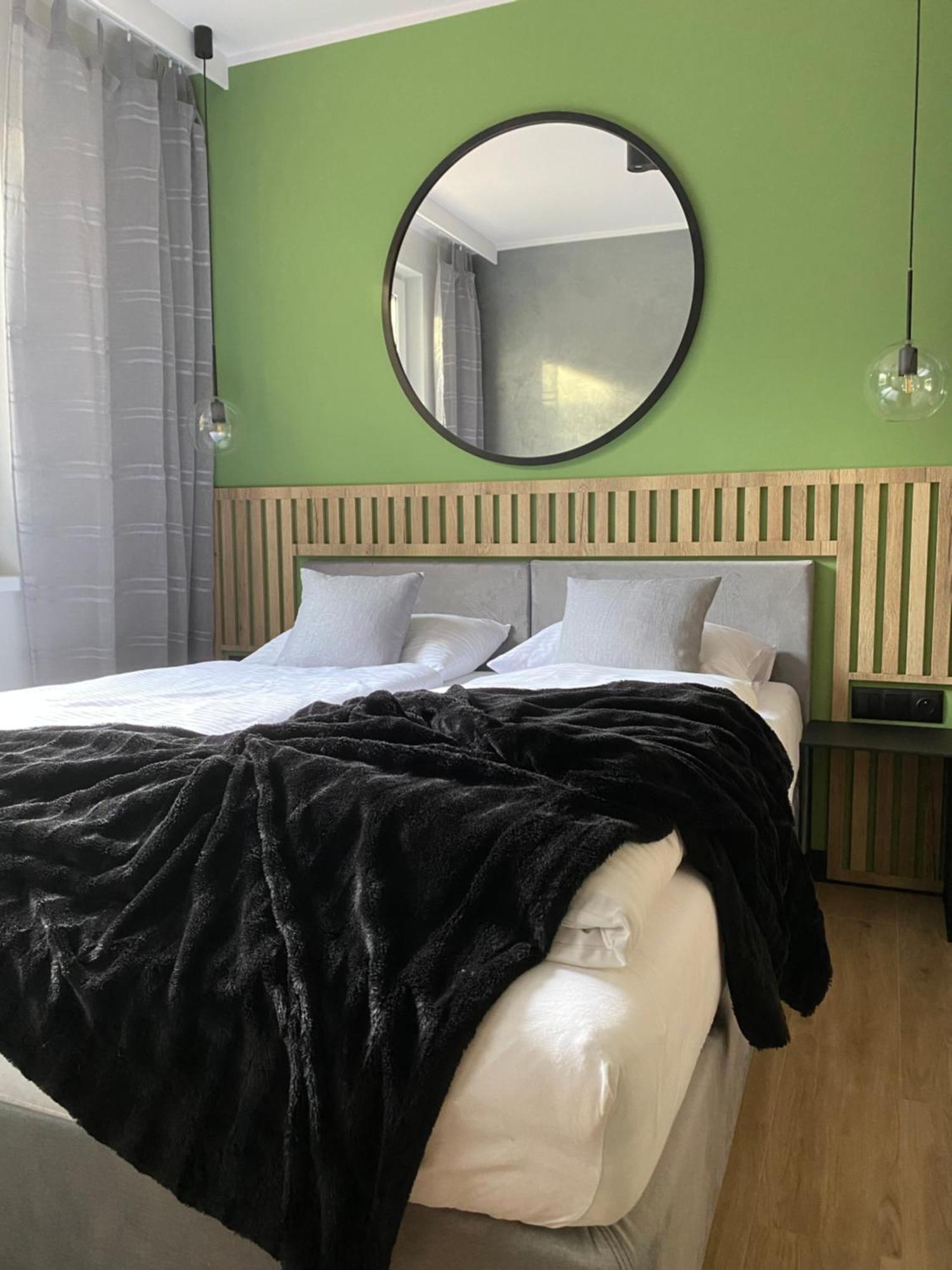 Pinia Apartment